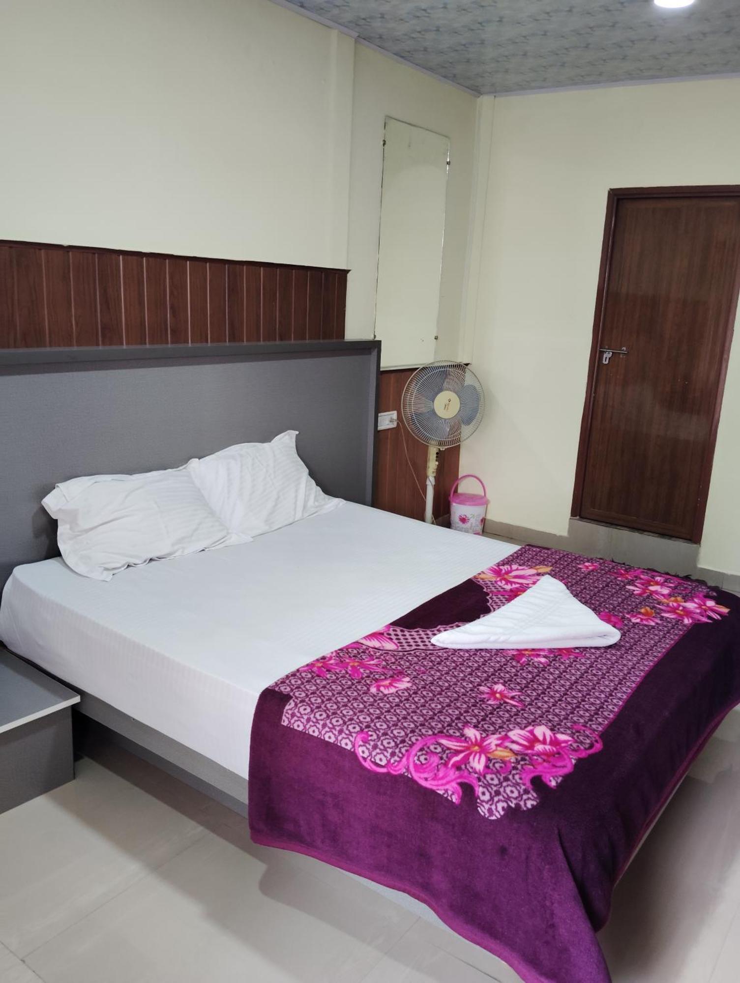 Riya Home Stay Munnar Anaviratty Eksteriør billede