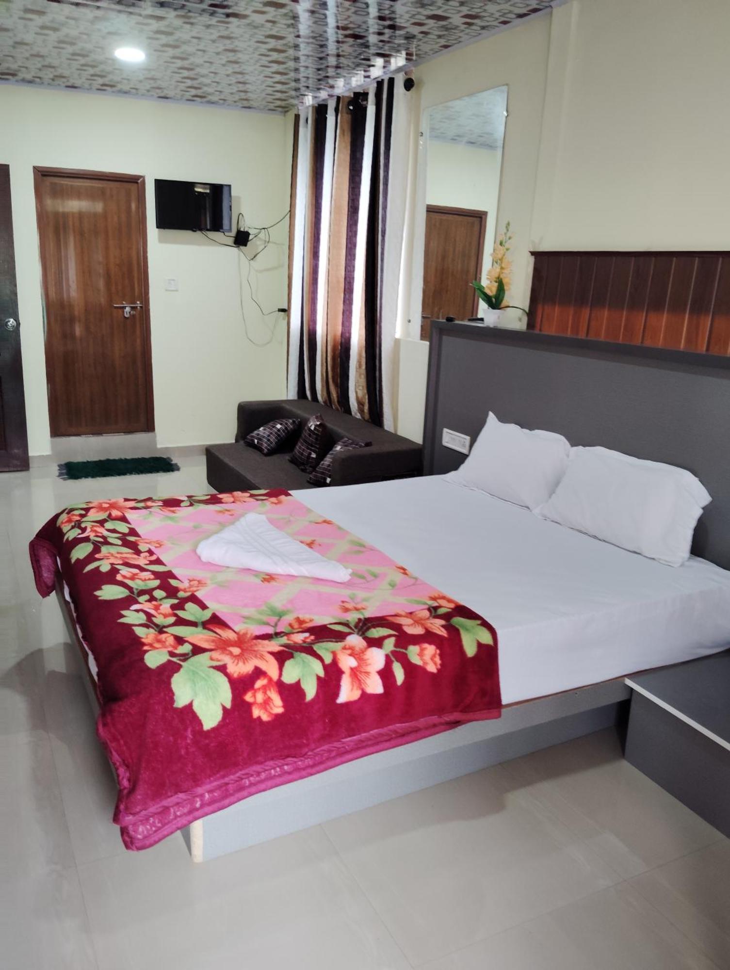 Riya Home Stay Munnar Anaviratty Eksteriør billede